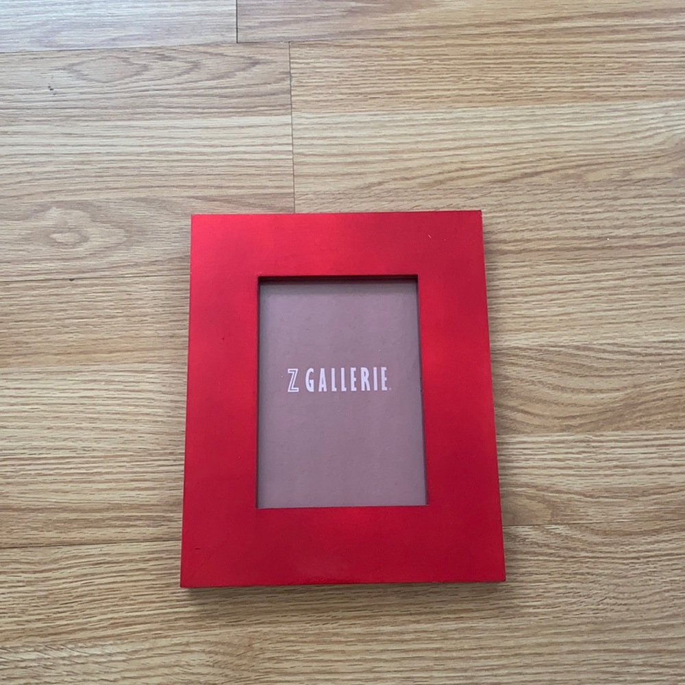 Red Z Gallery frames